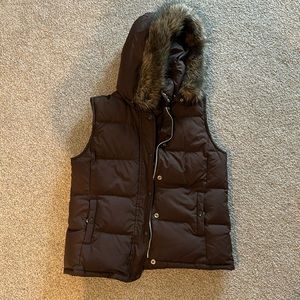 GAP Brown puffer vest, removable fur hood, size Medium, excellent used condition